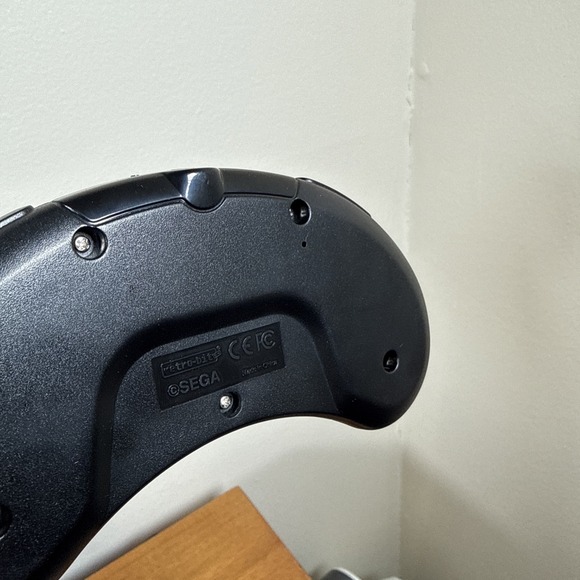 Retro-Bit 2.4 GHz Wireless Controller 8-Button Sega Saturn Genesis Mini V2 Black - Picture 9 of 10